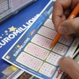 La loterie transnationale Euro Millions est proposée dans douze pays européens, dont la Suisse. Keystone/SALVATORE DI NOLFI